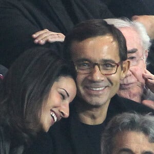 L'animateur Jean-Luc Delarue et sa compagne Anissa. People au match de foot PSG-Nice au Parc des princes à Paris. En 2011.