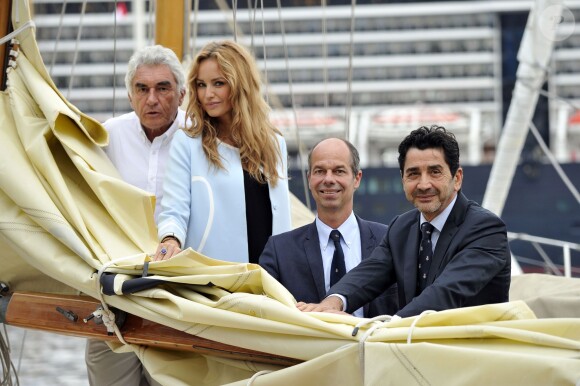 Bernard d'Alessandri, le directeur du Yacht Club de Monaco, Adriana Karembeu, Michael du YCM et André (Aram) Ohanian, le mari d'Adriana sont au Yacht Club de Monaco dans le cadre de la 12e Monaco Classic Week le 10 septembre 2015.