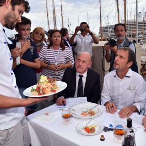 Adriana Karembeu Ohanian et Christian Plumail (le chef du Yacht Club de Monaco) font partie du jury au Concours des Chefs dans le cadre de la 12e Monaco Classic Week le 10 septembre 2015.