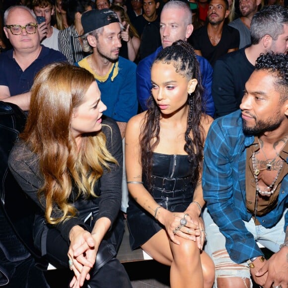 Riley Keough, Zoë Kravitz et Miguel assistent au défilé Alexander Wang (collection printemps-été 2016) au Pier 94. New York, le 12 septembre 2015.