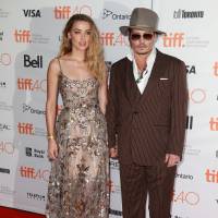 Amber Heard resplendissante avec son époux Johnny Depp à Toronto