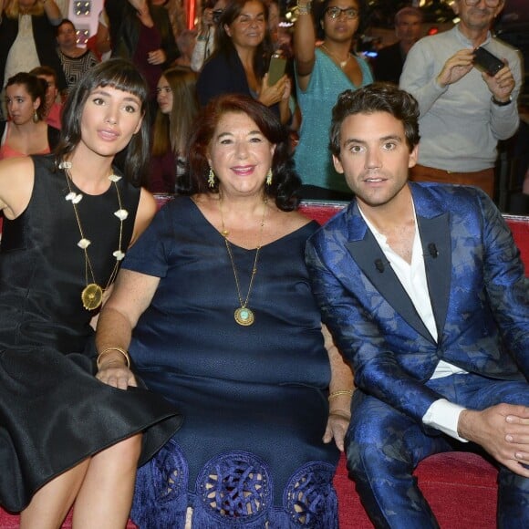 Mika avec sa mère, ses soeurs et son frère - Enregistrement de l'émission "Vivement Dimanche" à Paris le 9 Septembre 2015.