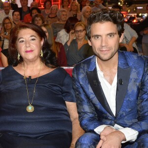 Mika avec sa mère - Enregistrement de l'émission "Vivement Dimanche" à Paris le 9 Septembre 2015.