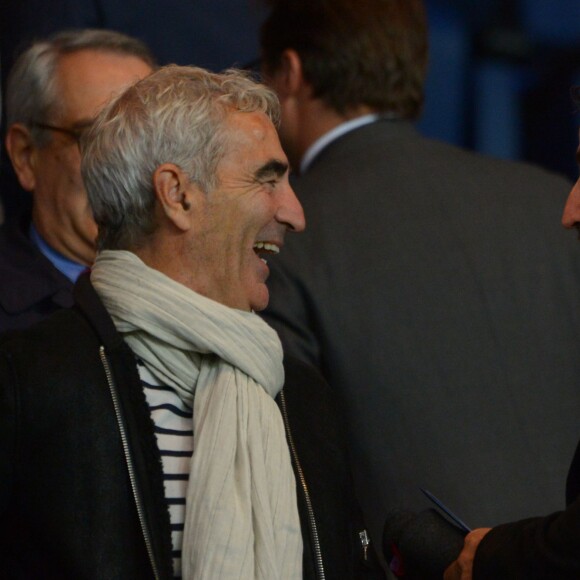 Raymond Domenech et Christophe Galtier lors du match de Ligue des Champions entre le PSG et Malmö au Parc des Princes à Paris le 15 septembre 2015