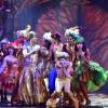 La troupe lors du showcase du spectacle musical "Aladin Faites un Voeu !" (à partir du 17 octobre) au Théâtre Comédia, à Paris le 16 septembre 2015.