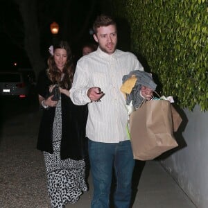 Exclusif - Jessica Biel, enceinte, se rend chez des amis pour fêter ses 33 ans avec son mari Justin Timberlake à Los Angeles, le 3 mars 2015