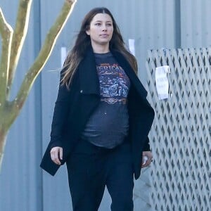 Exclusif - Jessica Biel enceinte sur le tournage de "The Devil And The Deep Blue Sea" à la Nouvelle Orleans le 21 février 2015.