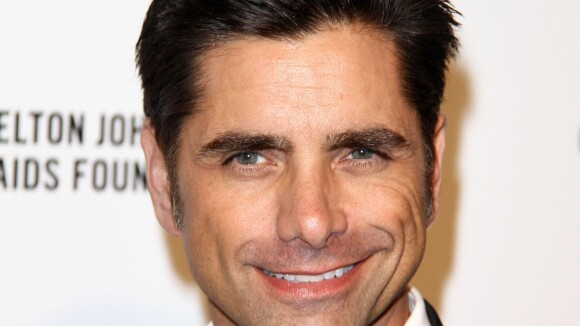 John Stamos et ses démons : "J'essaye. Je jure devant Dieu que j'essaye."