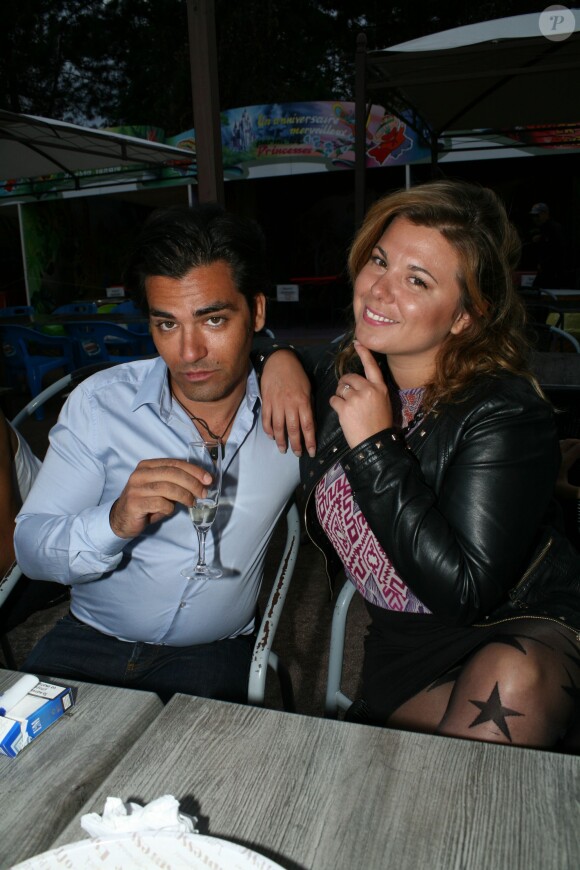 Exclusif - Cindy Lopes et Bruno Moneroe, au parc d'attractions Le Royaume des Enfants, à Draveil, vendredi 4 septembre 2015.