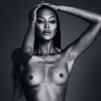 Naomi Campbell, 45 ans, nue et époustouflante... mais censurée ?