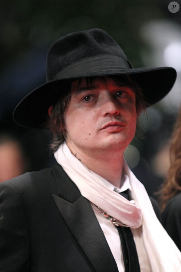 Pete Doherty à la montée des marches pour le film "Confessions d'un enfant du siècle" pendant le 65eme festival du film de Cannes le 20 mai 2012. 