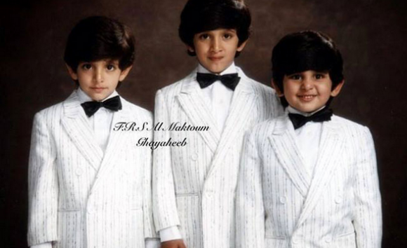 Cheikh Rashid bin Mohammed Al Maktoum, fils de l'émir de Dubai, ici avec ses petits frères Hamdan et Maktoum, est mort le 19 septembre 2015 à l'âge de 33 ans, d'une crise cardiaque.