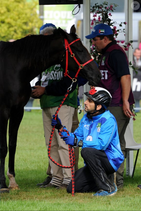 Cheikh Hamdan bin Mohammed al Maktoum en août 2014 lors de sa victoire dans l'épreuve d'endurance des Jeux équestres mondiaux en Normandie. 