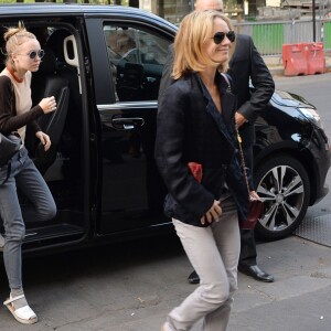 Vanessa Paradis et sa fille Lily Rose - Premières arrivées des personnalités au défilé de mode "Chanel" Haute-Couture Automne-Hiver 2015/2016 à Paris le 7 juillet 2015