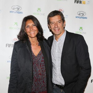 Michel Cymes et sa femme Nathalie - Soirée de lancement du jeu vidéo "FIFA 2016" au Faust à Paris, le 21 septembre 2015