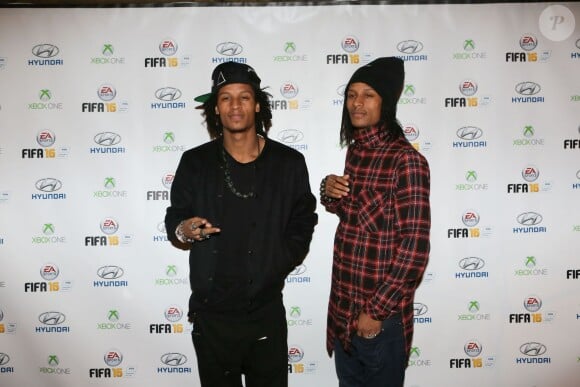 Les Twins (Laurent et Larry Bourgeois) - Soirée de lancement du jeu vidéo "FIFA 2016" au Faust à Paris, le 21 septembre 2015