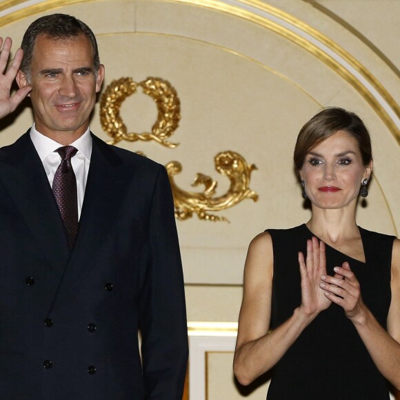 Letizia et Felipe VI d'Espagne présidaient le 22 septembre 2015 l'ouverture de la saison artistique au Teatro Real, l'Opéra de Madrid, où était donné Roberto Devereux de Donizetti.