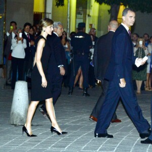 Letizia et Felipe VI d'Espagne présidaient le 22 septembre 2015 l'ouverture de la saison artistique au Teatro Real, l'Opéra de Madrid, où était donné Roberto Devereux de Donizetti.