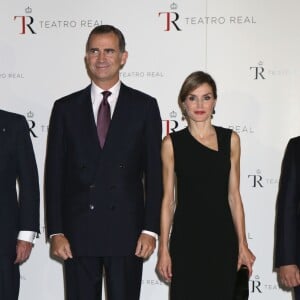 La reine Letizia et le roi Felipe VI d'Espagne présidaient le 22 septembre 2015 l'ouverture de la saison artistique au Teatro Real, l'Opéra de Madrid, où était donné Roberto Devereux de Donizetti.