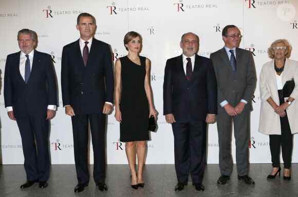 La reine Letizia et le roi Felipe VI d'Espagne présidaient le 22 septembre 2015 l'ouverture de la saison artistique au Teatro Real, l'Opéra de Madrid, où était donné Roberto Devereux de Donizetti.