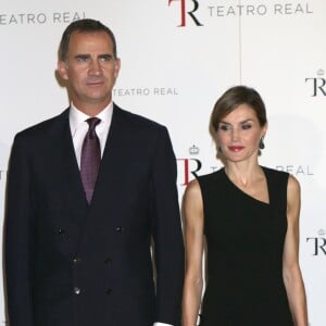 La reine Letizia et le roi Felipe VI d'Espagne présidaient le 22 septembre 2015 l'ouverture de la saison artistique au Teatro Real, l'Opéra de Madrid, où était donné Roberto Devereux de Donizetti.