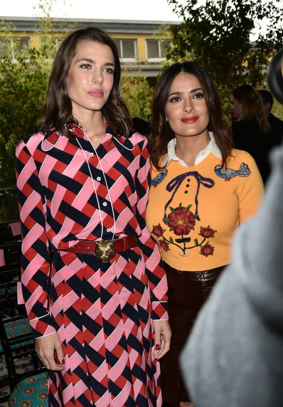 Charlotte Casiraghi et Salma Hayek - People au défilé Gucci pendant la fashion week de Milan le 23 septembre 2015.