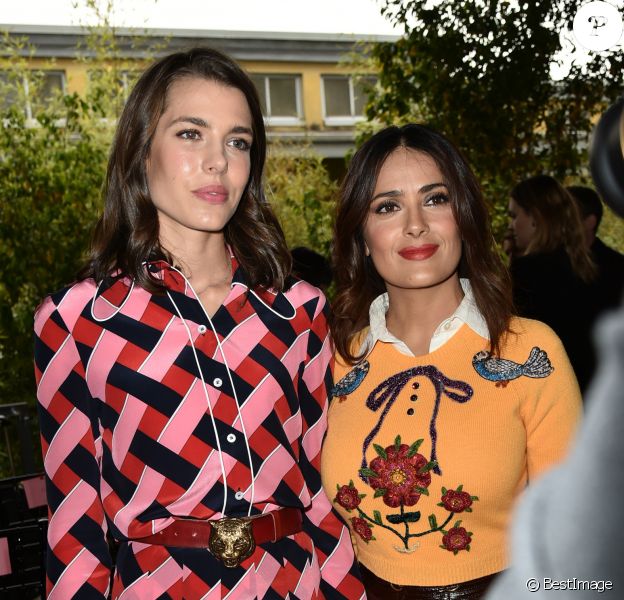 Charlotte Casiraghi et Salma Hayek - People au défilé Gucci pendant la fashion week de Milan le 23 septembre 2015.