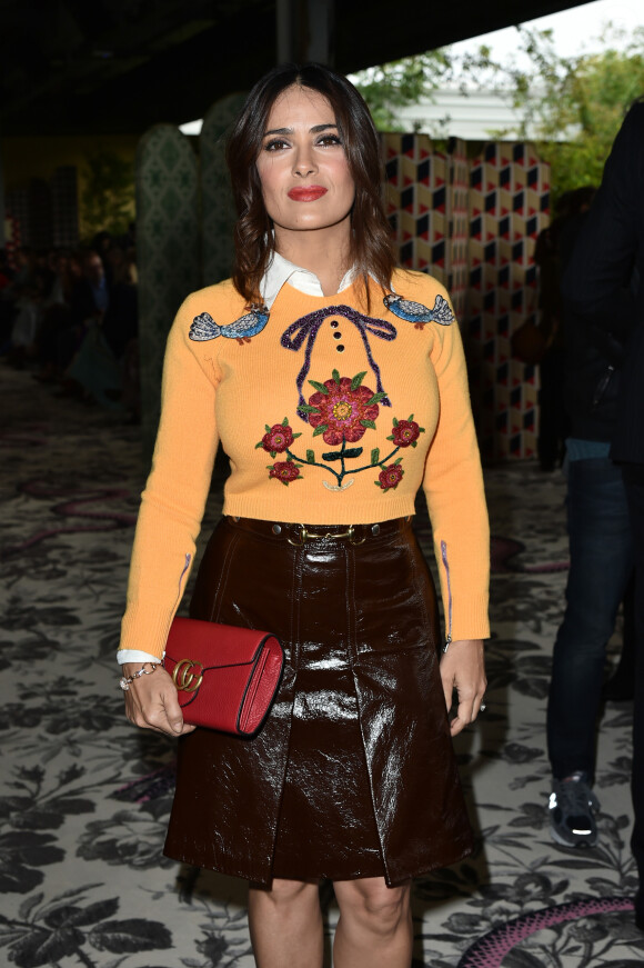 Salma Hayek - People au défilé Gucci pendant la fashion week de Milan le 23 septembre 2015.