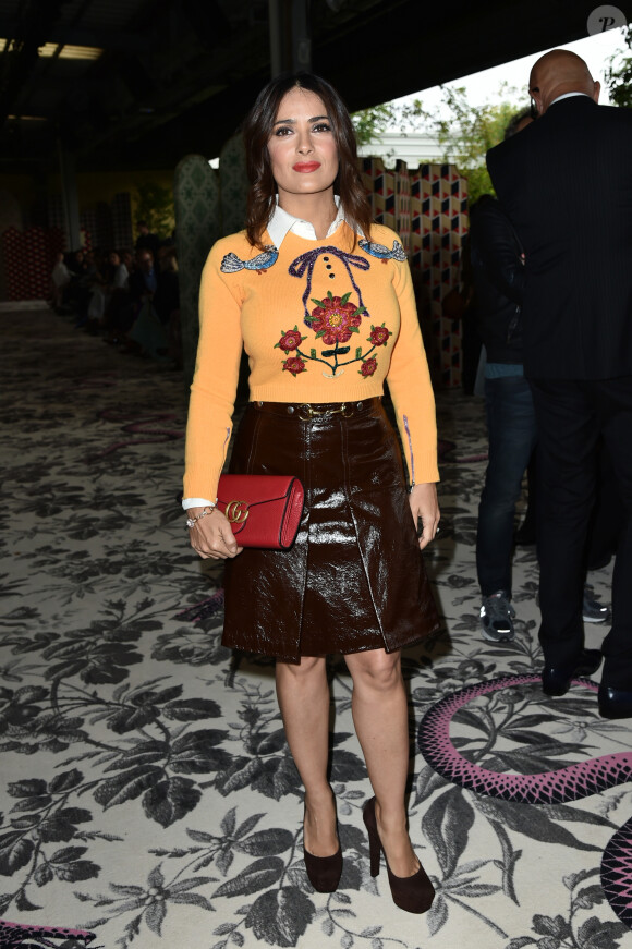 Salma Hayek - People au défilé Gucci pendant la fashion week de Milan le 23 septembre 2015.