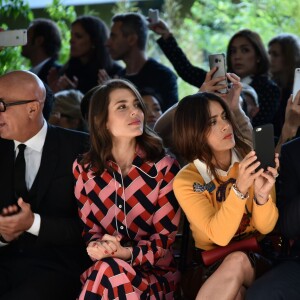 Bianca Brandolini d'Adda, Marco Bizzarri, PDG de Gucci, Charlotte Casiraghi, François-Henri Pinault et sa femme Salma Hayek - People au défilé Gucci pendant la fashion week de Milan le 23 septembre 2015.