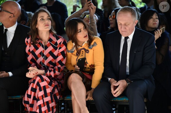 Bianca Brandolini d'Adda, Marco Bizzarri, PDG de Gucci, Charlotte Casiraghi, François-Henri Pinault et sa femme Salma Hayek - People au défilé Gucci pendant la fashion week de Milan le 23 septembre 2015.