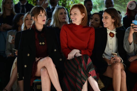 Dakota Johnson, Karen Elson et Alexa Chung - People au défilé Gucci pendant la fashion week de Milan le 23 septembre 2015.