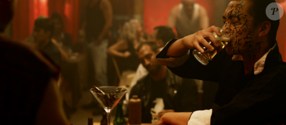 Kendji Girac dans le clip de "Me quemo", septembre 2015. La baston approche !