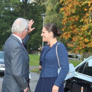 La princesse Victoria de Suède, enceinte, était le 24 septembre 2015 en visite à Vänersborg avec son père le roi Carl XVI Gustaf de Suède, en lien avec les questions d'immigration et d'intégration.