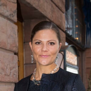 La princesse Victoria de Suède, enceinte, au gala de la Fondation du cerveau le 21 septembre 2015 à Stockholm.