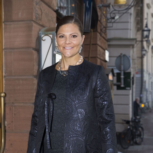 La princesse Victoria de Suède, enceinte, au gala de la Fondation du cerveau le 21 septembre 2015 à Stockholm.