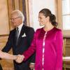 La princesse Victoria de Suède, enceinte et en robe Emilio Pucci, au palais royal à Stockholm le 22 septembre 2015 lors d'une rencontre avec des astronautes en marge du Congrès ASE 2015.