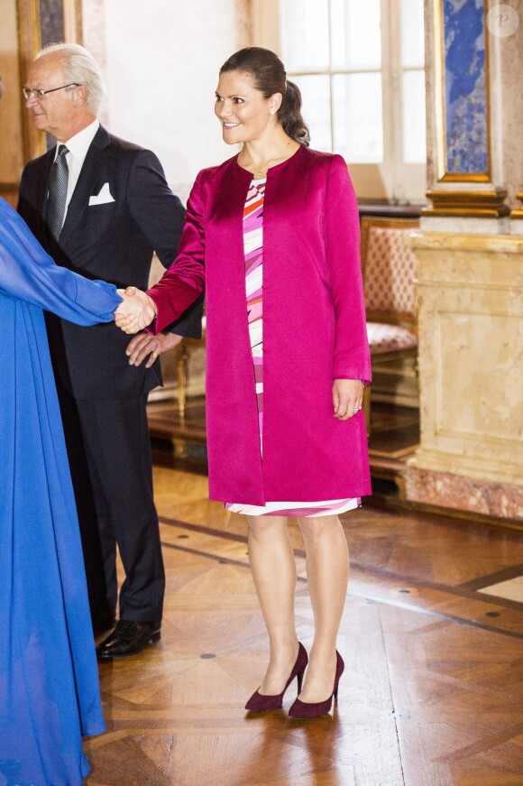 La princesse Victoria de Suède, enceinte et en robe Emilio Pucci, au palais royal à Stockholm le 22 septembre 2015 lors d'une rencontre avec des astronautes en marge du Congrès ASE 2015.