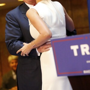 Donald Trump et sa fille Ivanka Trump lors de sa déclaration de candidature à l'investiture républicaine pour la présidentielle de 2016 pendant une conférence à New York, le 16 juin 2015.