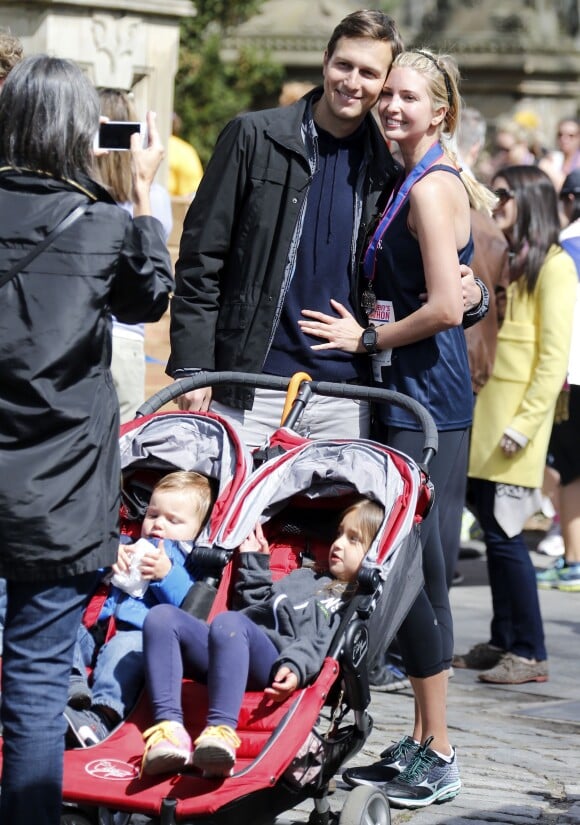 Exclusif - L'ancien mannequin Ivanka Trump lors du semi-marathon de New York, supportée par ses enfants et son mari Jared Kushner. Le 19 avril 2015