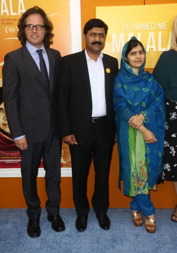 Davis Guggenheim, Malala Yousafzai et son père Ziauddin Yousafzai - Première de "He named me Malala" à New York, le 24 septembre 2015.