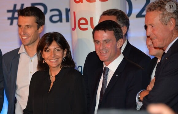 Tony Estanguet, Anne Hidalgo, Manuel Valls, Guy Drut - Rassemblement pour le lancement de la campagne "Je rêve des Jeux" pour la candidature de "Paris 2024" pour les Jeux Olympiques à Paris le 25 septembre 2015.