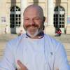 Exclusif - Philippe Etchebest (Top Chef, Cauchemar en cuisine) pose devant son restaurant le "Quatrième Mur" le jour de son ouverture, à Bordeaux le 8 septembre 2015.