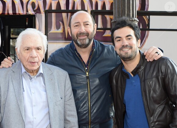 Michel Galabru, Kad Merad et Alex Goude à la première du film "Hôtel Transylvanie 2" à Paris, le 27 septembre 2015.
