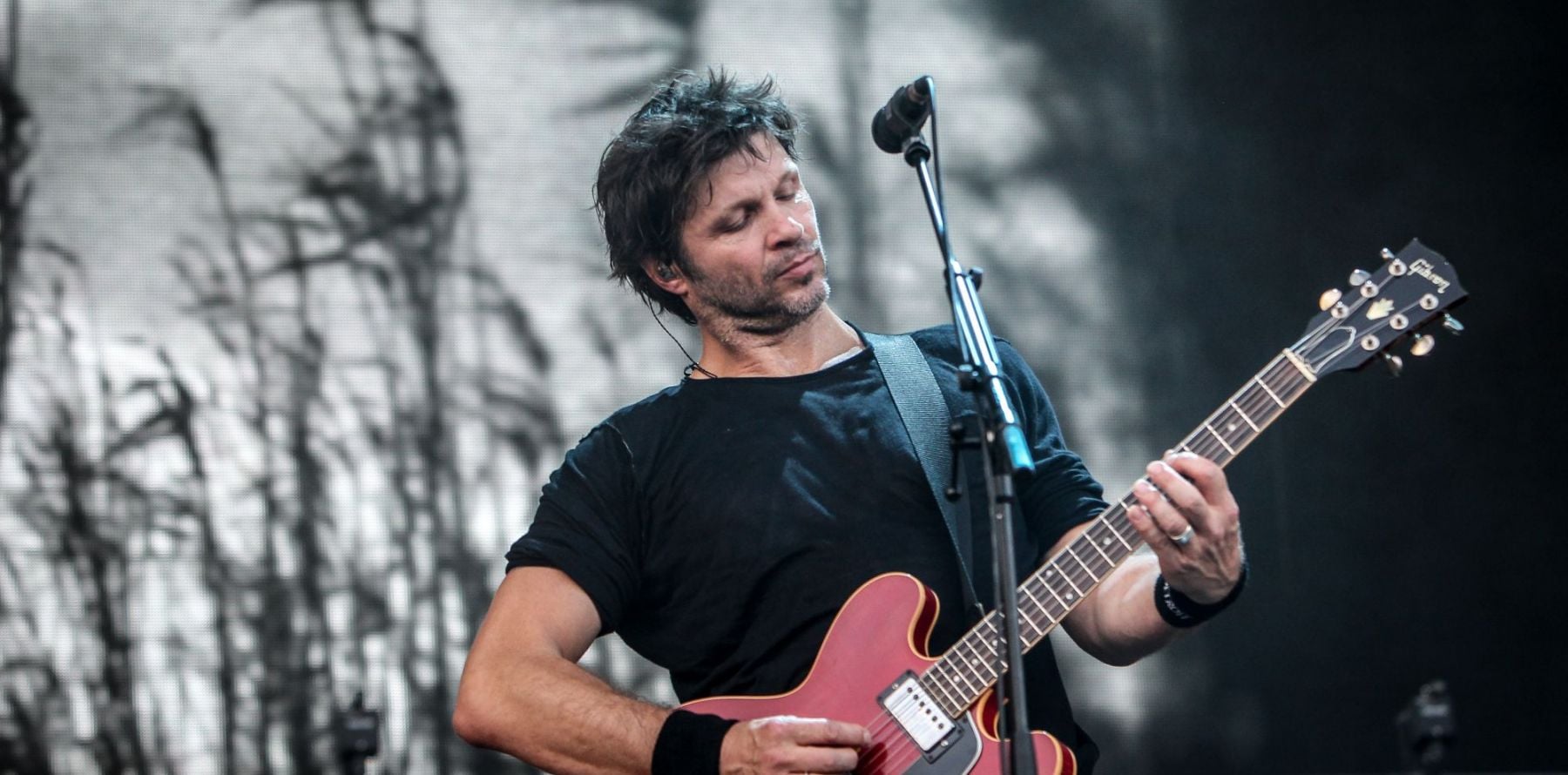 Bertrand Cantat a quartier libre : Sa nouvelle vie, chez lui, à Bordeaux - Purepeople