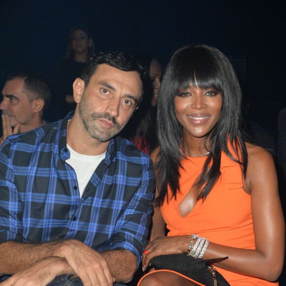 Riccardo Tisci et Naomi Campbell assistent au défilé Versace (collection printemps-été 2016) à la Piazza VI Febbraio. Milan, le 25 septembre 2015.