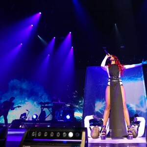 Shy'm en concert au Zénith de Lille dans le cadre de sa tournée "Paradoxal Tour", le 25 avril 2015