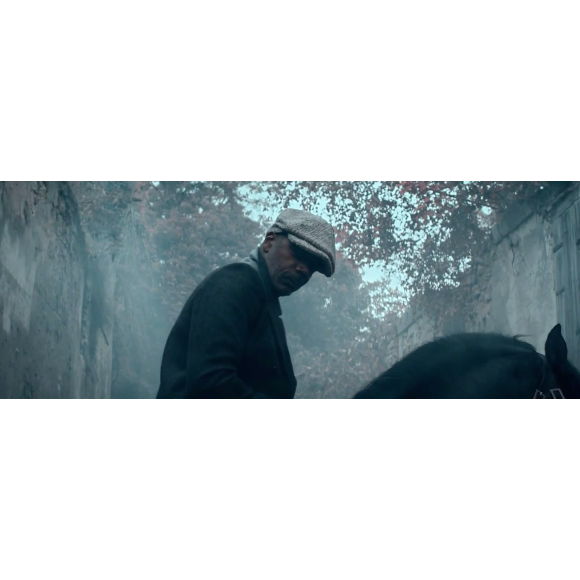 Le père de Shy'm dans le vidéo-clip Il Faut Vivre / image extraite de la vidéo publiée sur Youtube.