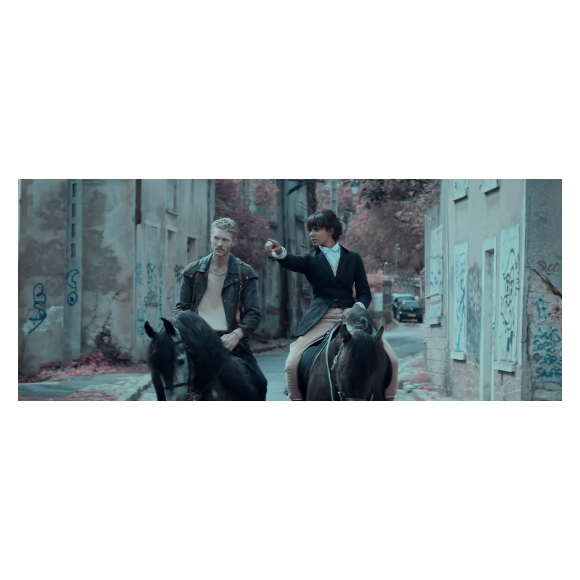 Shy'm a dévoilé son nouveau vidéo-clip Il Faut Vivre / image extraite de la vidéo publiée sur Youtube.