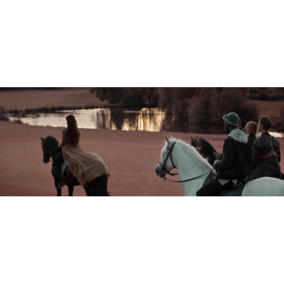 Shy'm a dévoilé son nouveau vidéo-clip Il Faut Vivre / image extraite de la vidéo publiée sur Youtube.